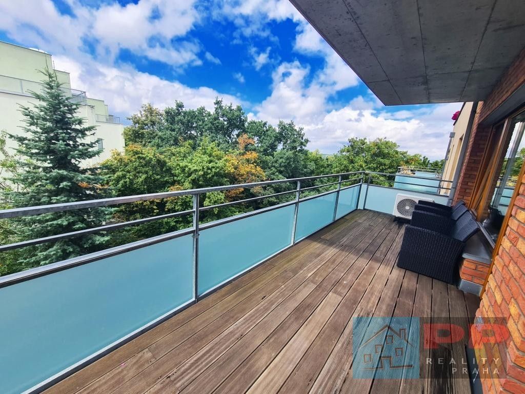 2+kk, Na okraji, Praha, 104 m²