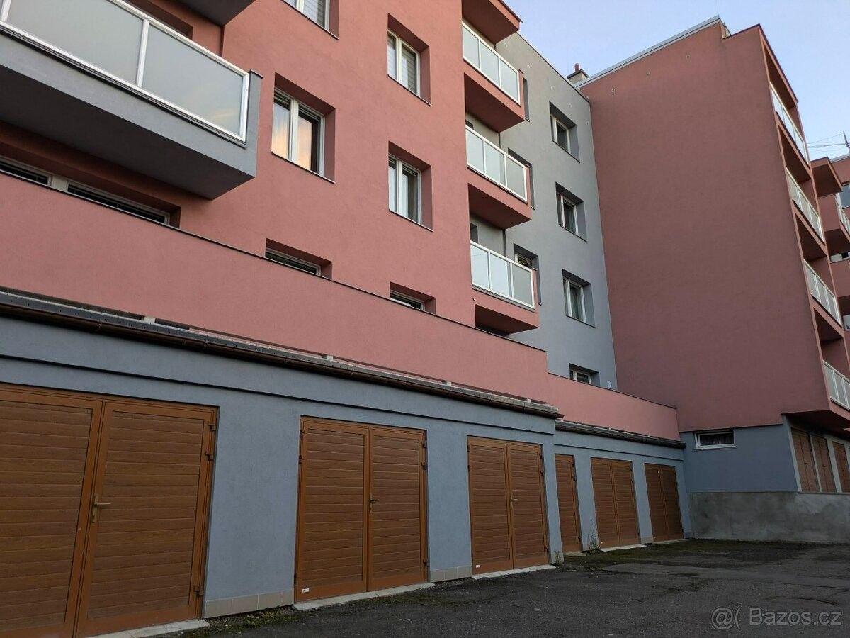 Garáže, Opava, 746 01
