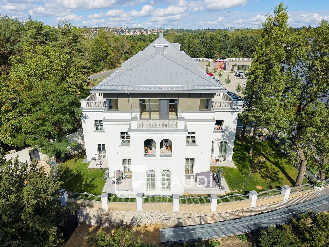 4+kk, Mezitraťová, Praha 9, 105 m²