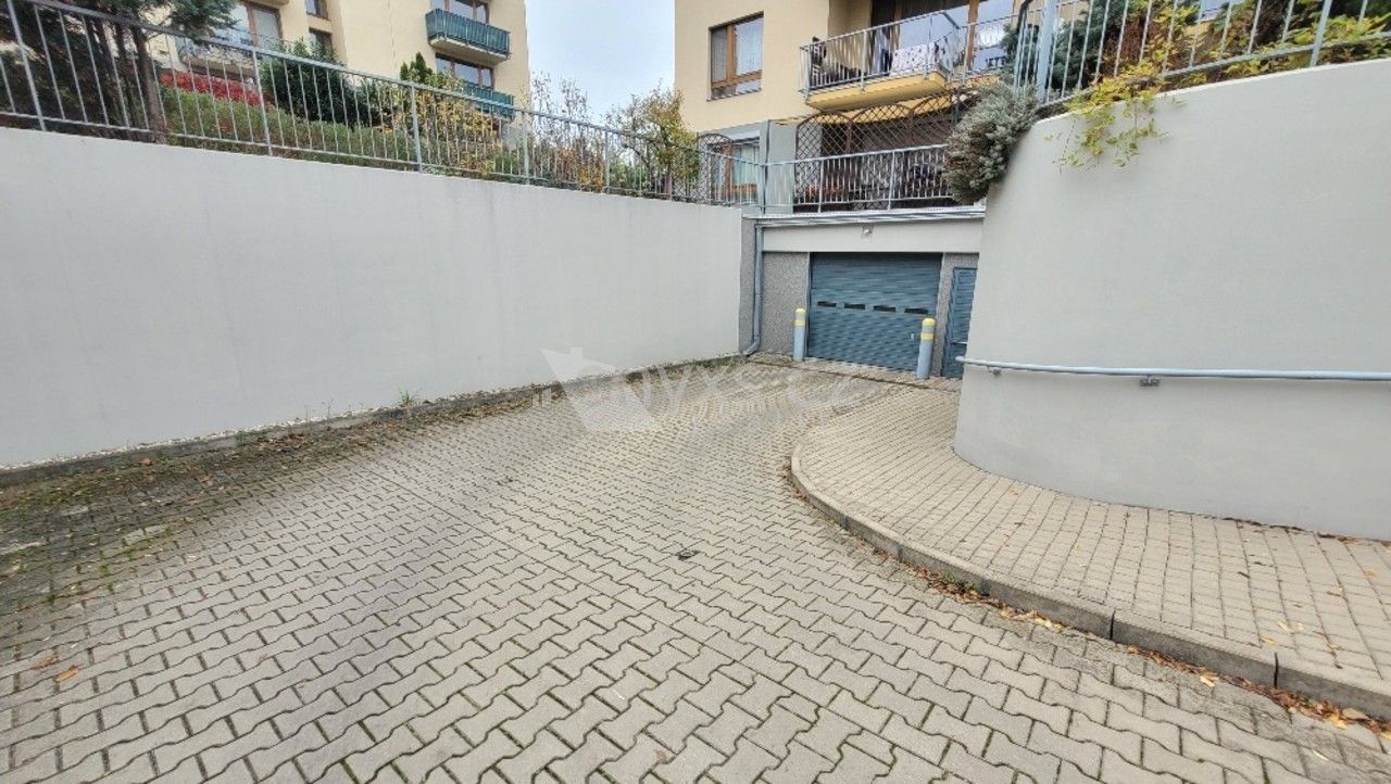 Nemovitost · 12 m² · Věstonická, Praha - 3