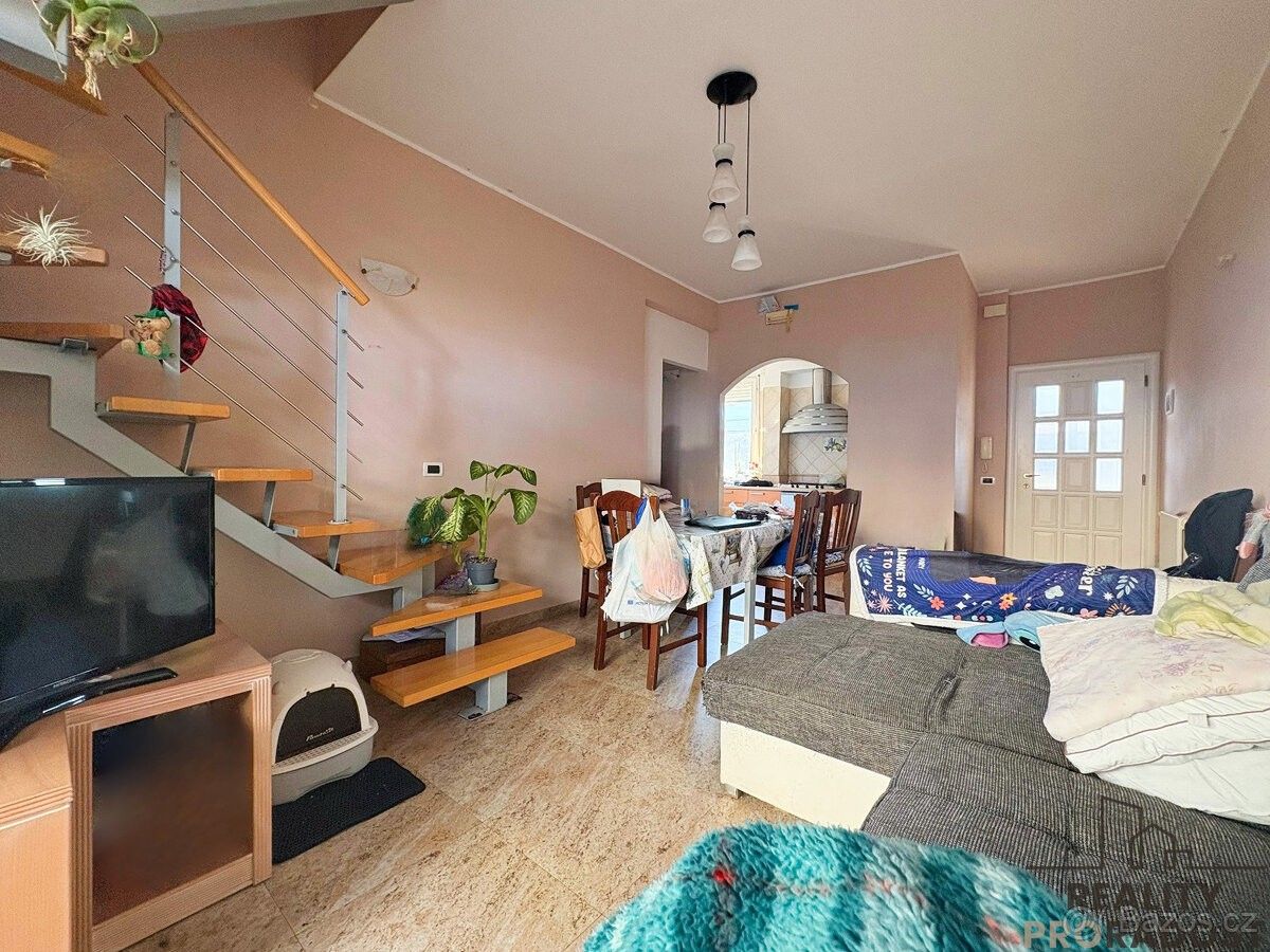 Byty, 987 66, Zahraničí