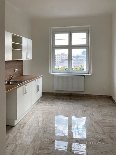 Pronájem byt 2+1 - Argentinská, Praha, 66 m²