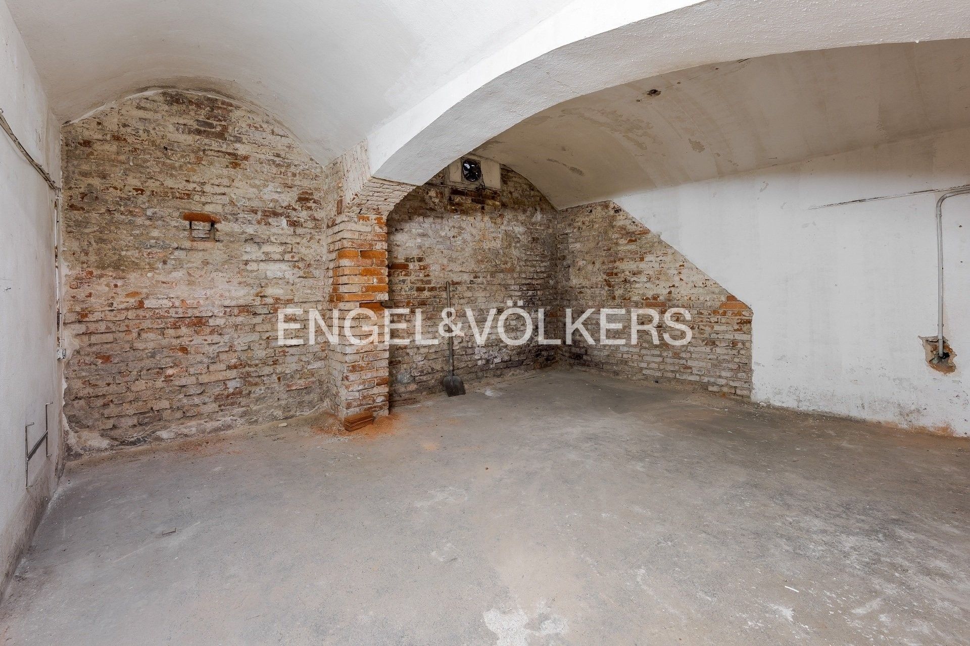 Sklad · 80 m² · Ostrovského 1332, Praha Smíchov - 3