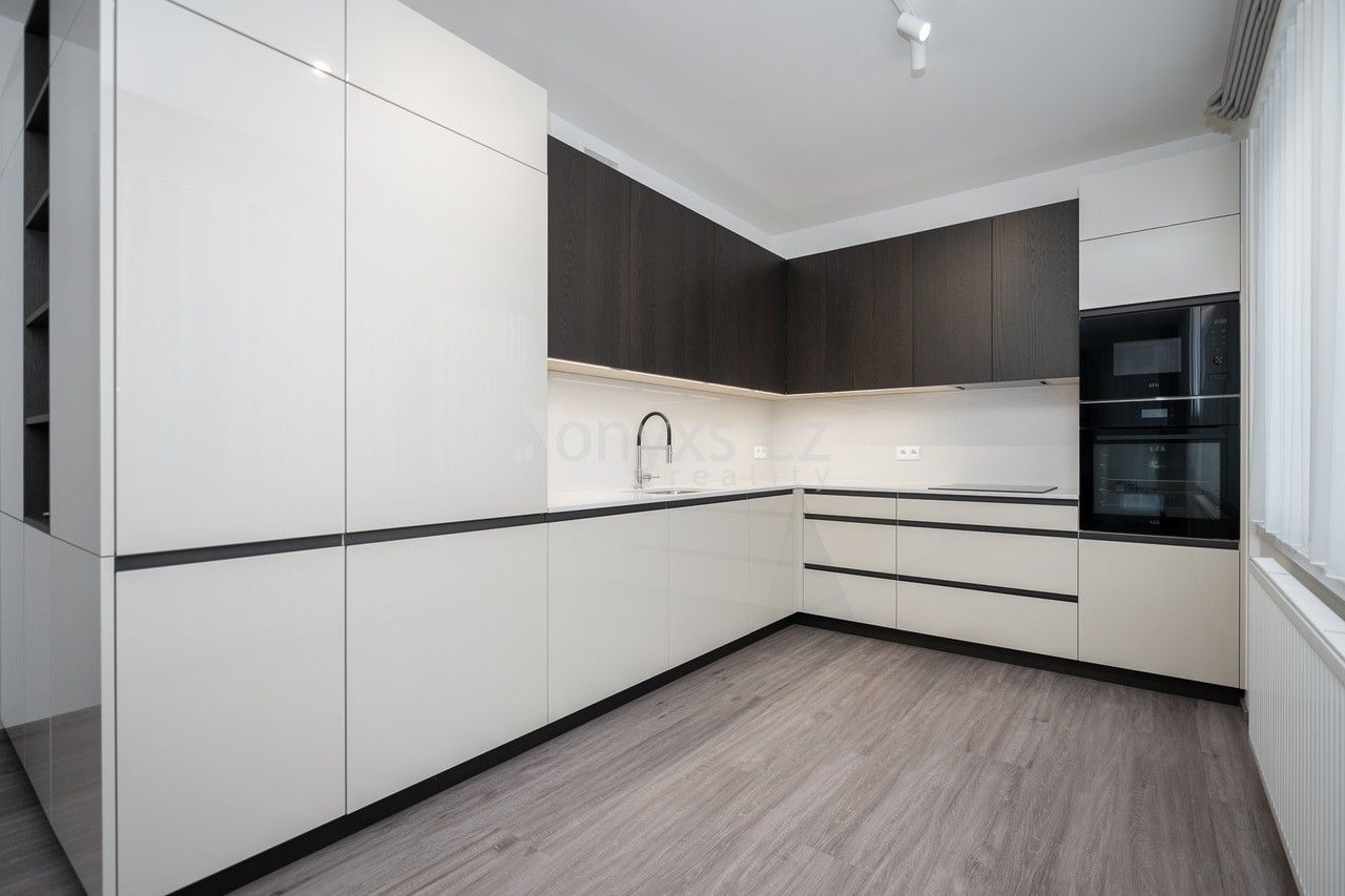 Pronájem byt 3+kk - Poděbradská, Praha, 90 m²