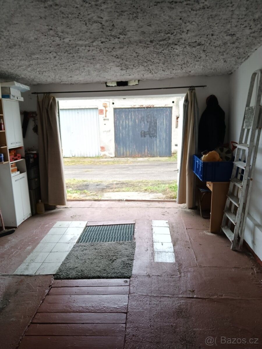 Garáže, Mělník, 276 01