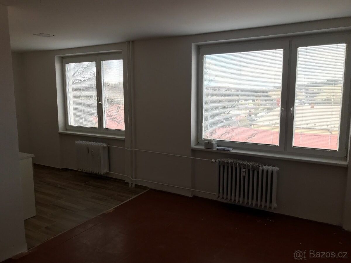 Pronájem byt - Dvorce u Bruntálu, 793 68