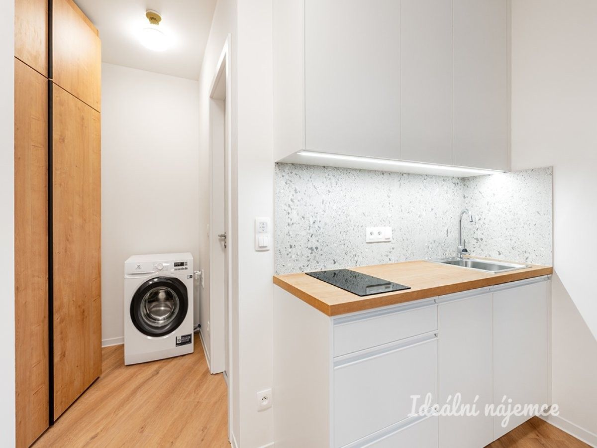 Pronájem byt 1+kk - Na Větrníku, Praha, 33 m²