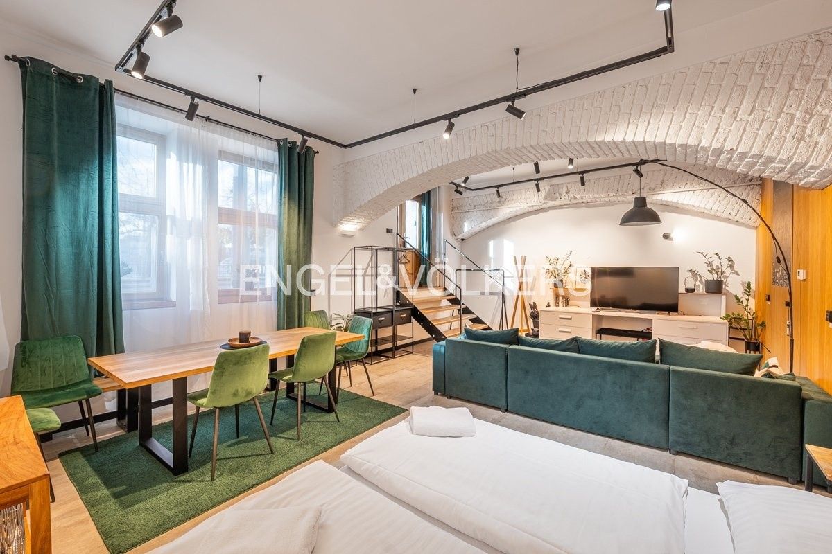 Pronájem obchodní prostory - Rašínovo nábřeží, Praha, 70 m²