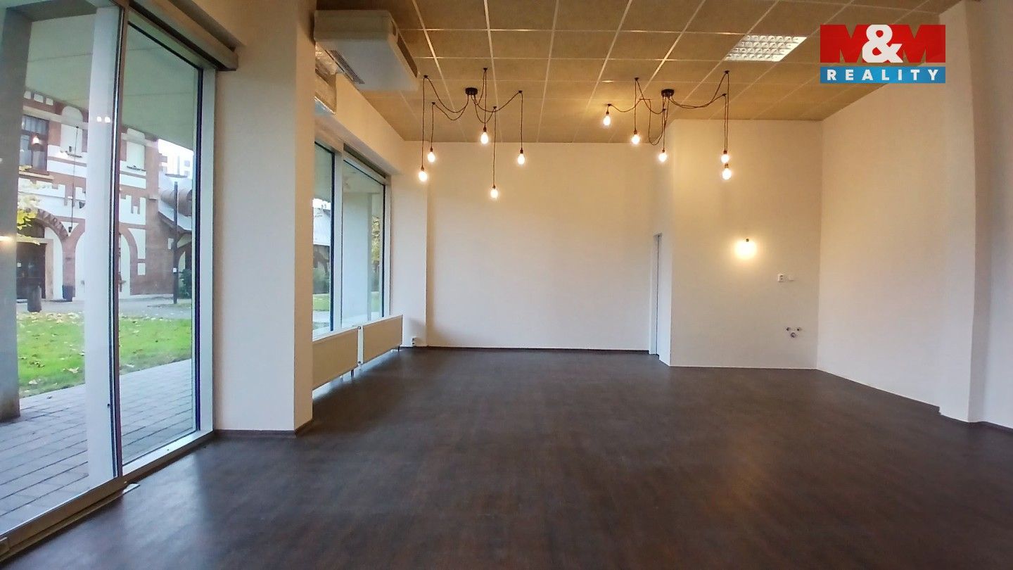 Pronájem kancelář - Jankovcova, Praha, 58 m²