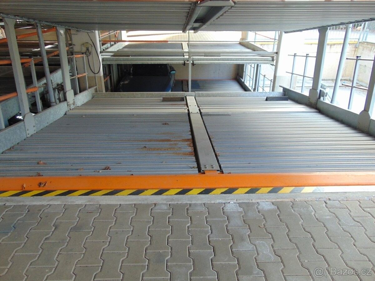 Garáže, Pardubice, 530 09