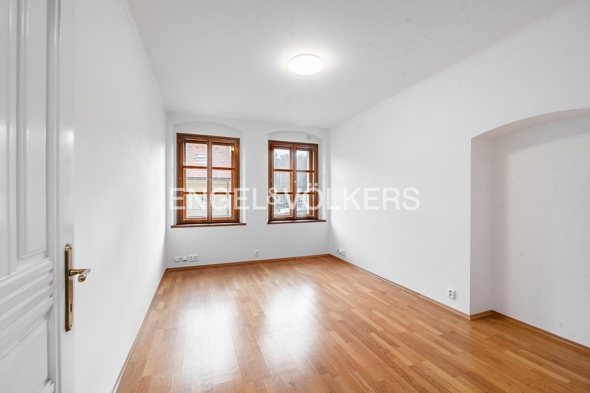 Pronájem byt 4+1 - Úvoz 163, Praha, 92 m²