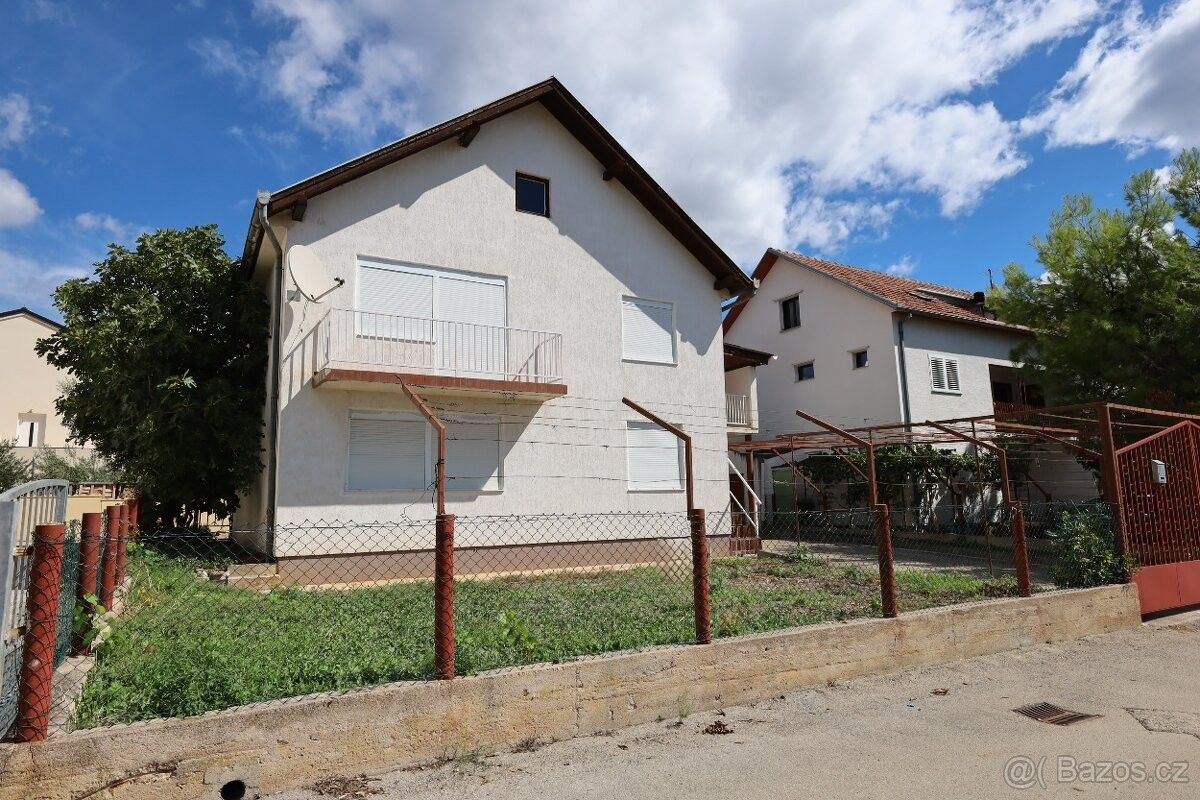 Rodinné domy, 987 66, Zahraničí