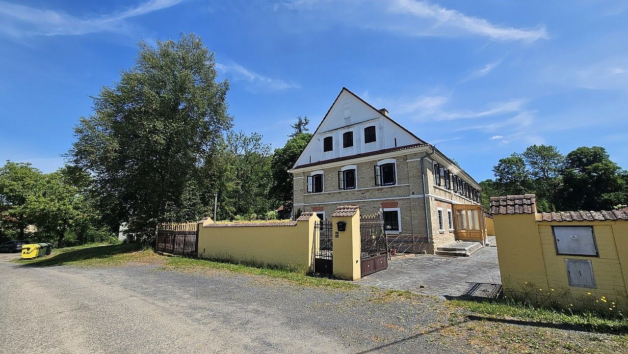 Rodinné domy, Úštěk - Vědlice, okres Litoměřice, 460 m² - 1