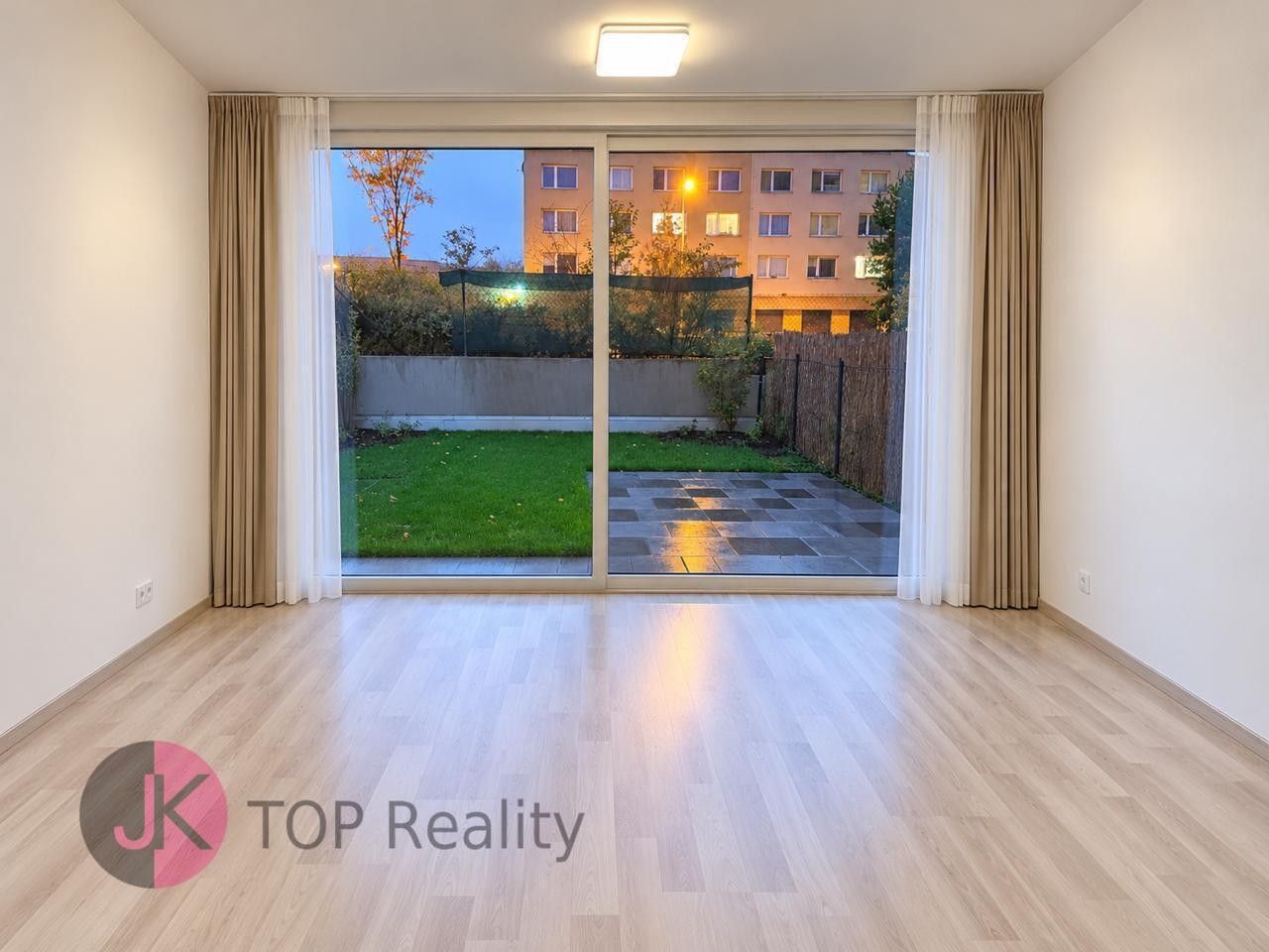 Byt 2+kk · 53 m² · Na domovině, Praha - 3