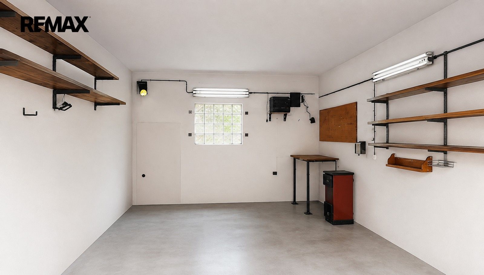 Garáže, Zlatá Olešnice, 31 m² - 1