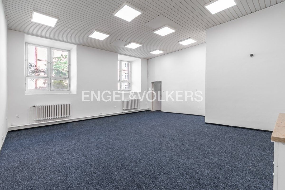 Pronájem kancelář - Korunní, Praha, 97 m²