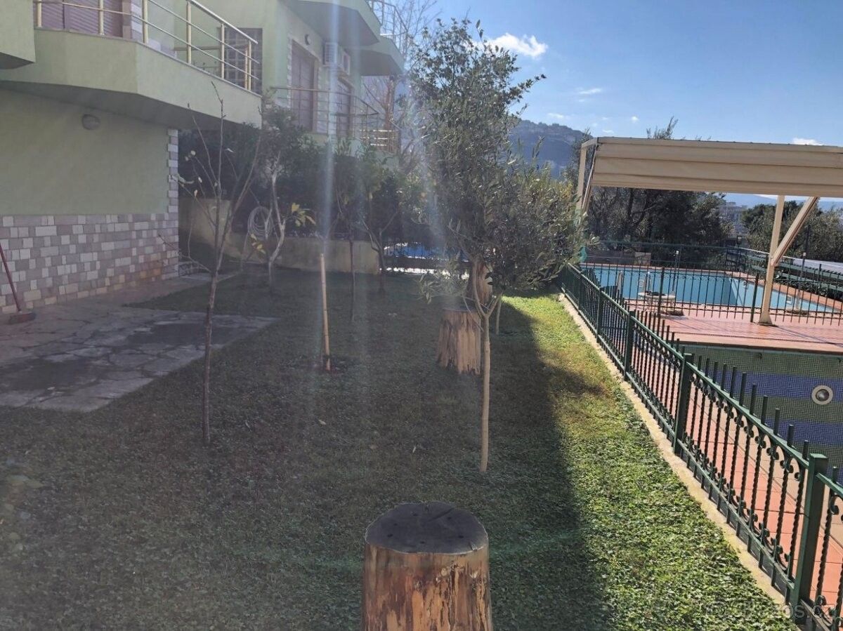 Prodej rodinný dům - 987 66, Zahraničí