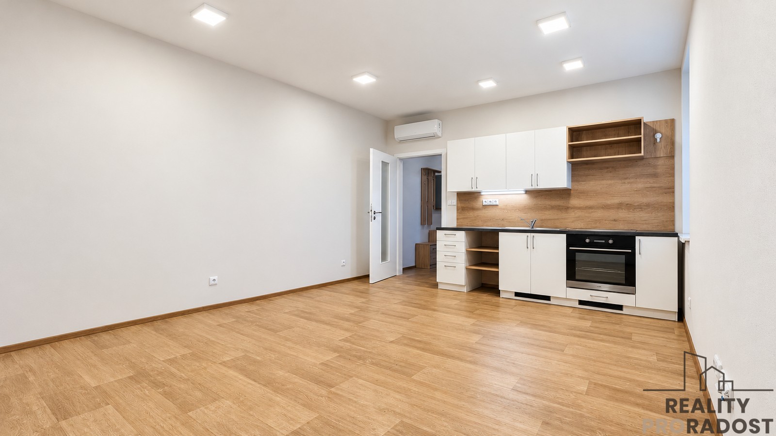 Pronájem byt 2+kk - Národní třída 301, Hodonín, 39 m² - 2
