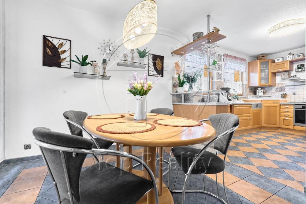 Rodinný dům · 210 m² · Kfely, Ostrov - 3