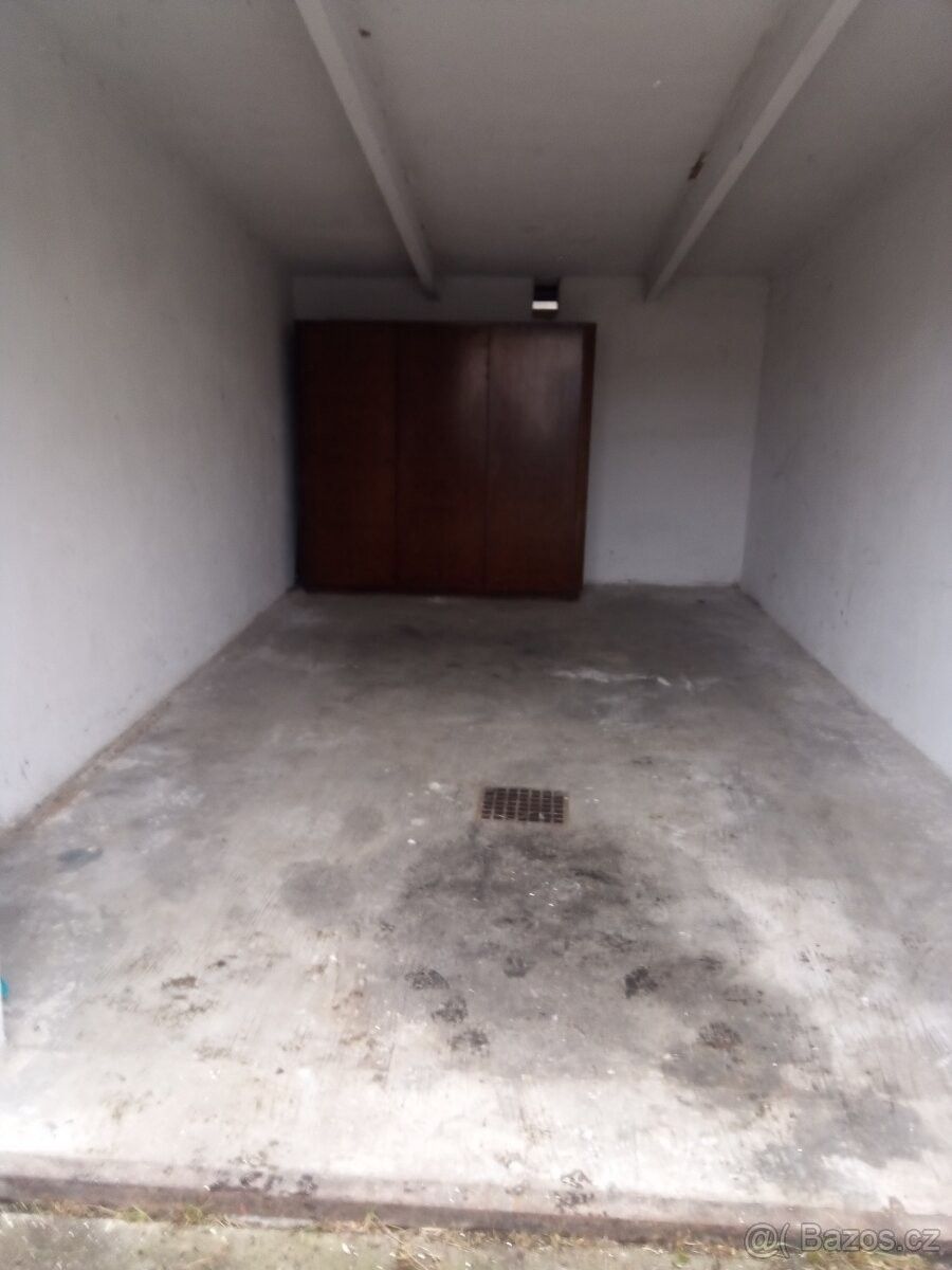 Garáže, Plzeň, 301 00