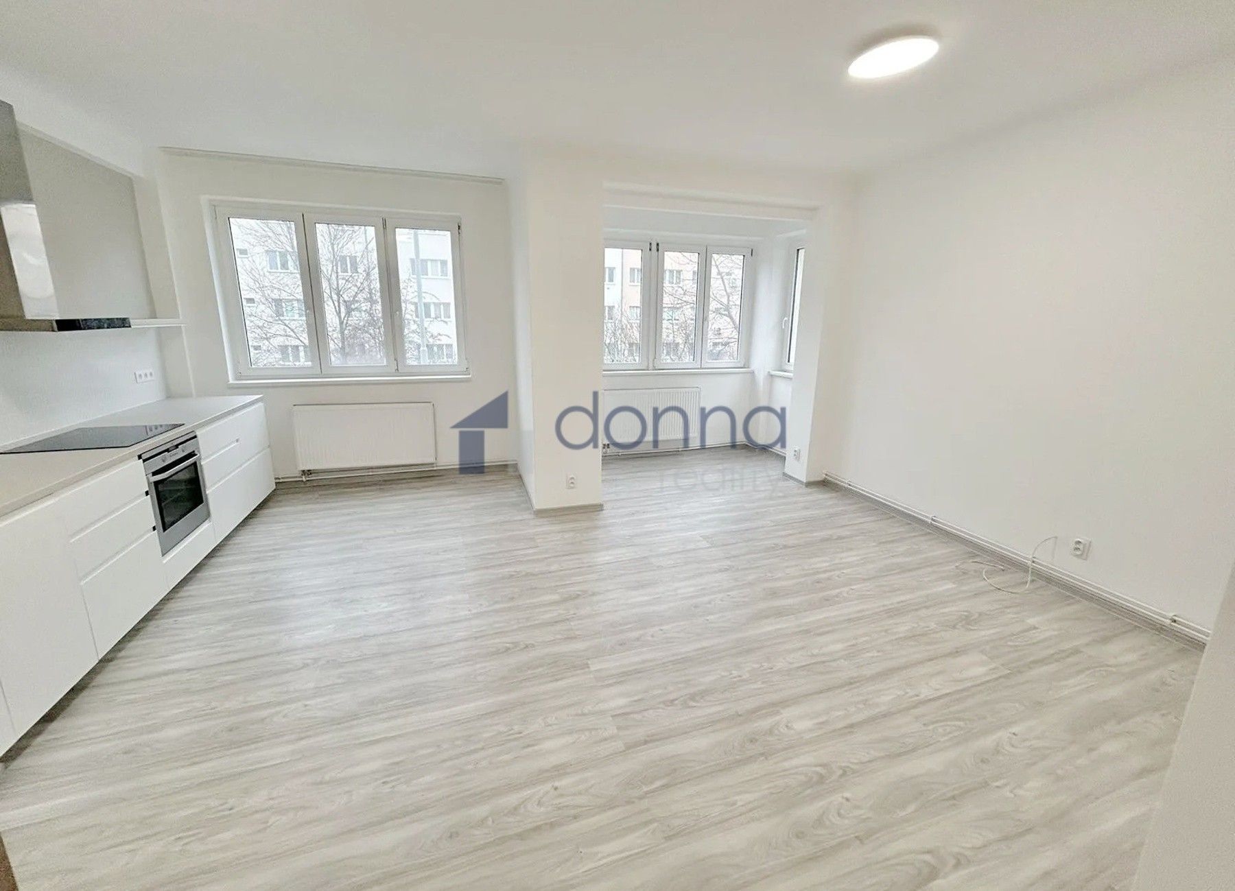 Pronájem byt 2+kk - Neveklovská, Praha, 45 m²