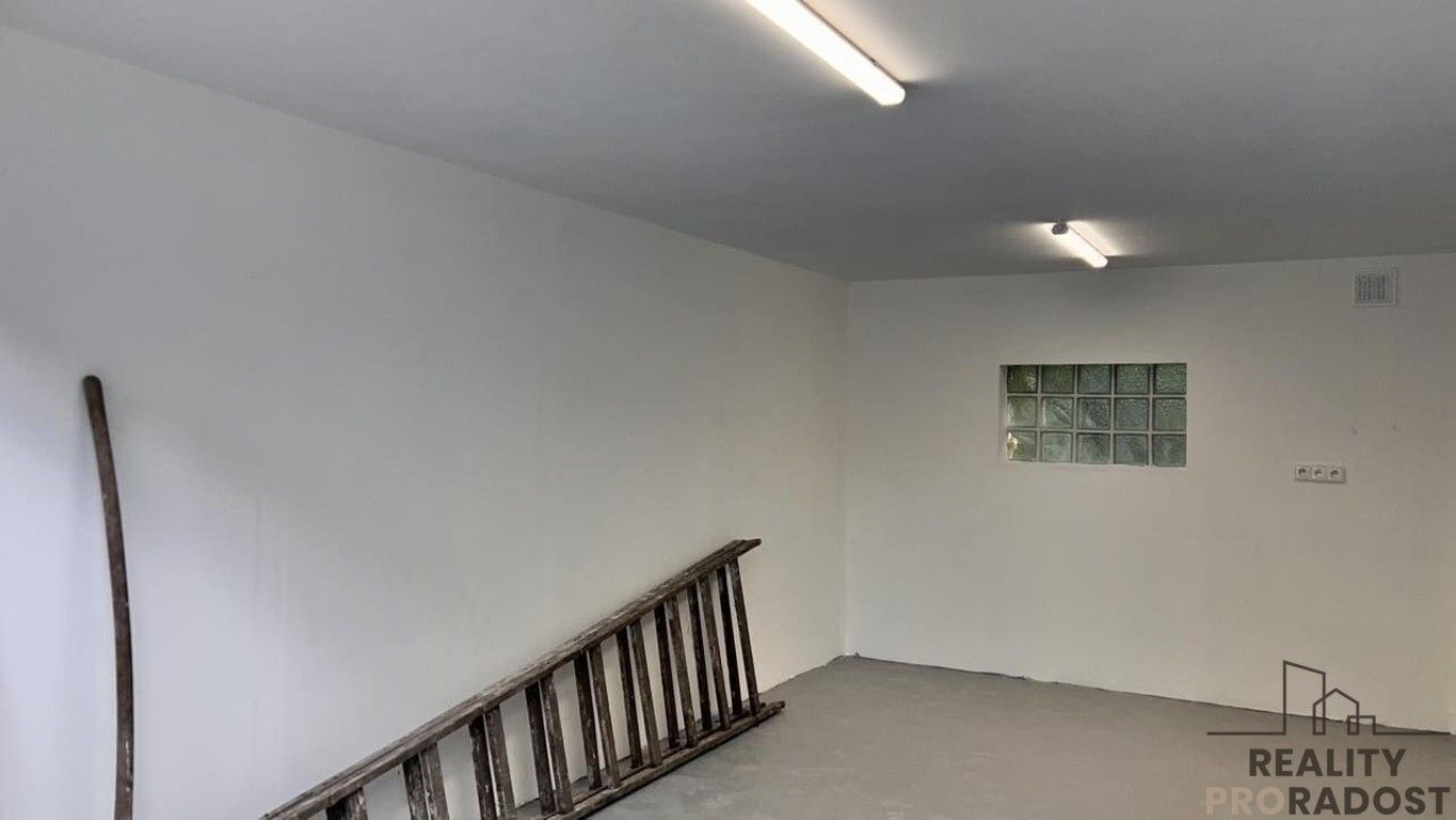 Prodej garáž - Okrajová, Třinec, 18 m²