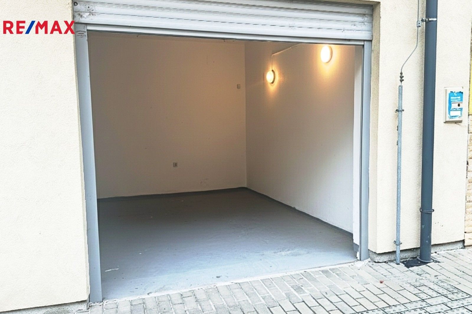 Prodej garáž - Magistrů, Praha, 21 m²