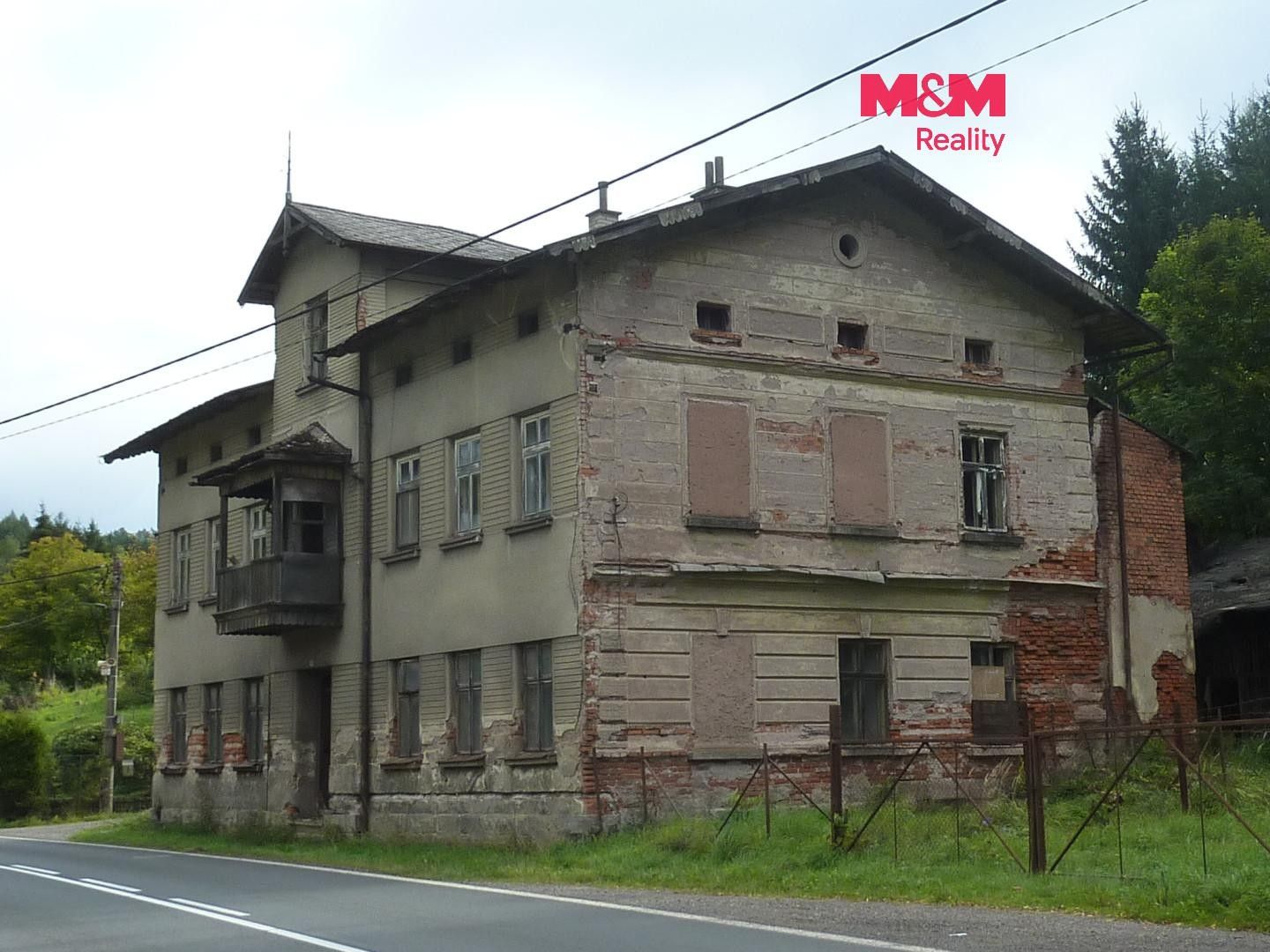 Rodinný dům, 1 200 m²