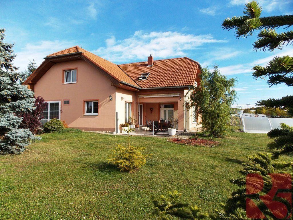 Rodinné domy, Báštěcká, Klíčany, 217 m²