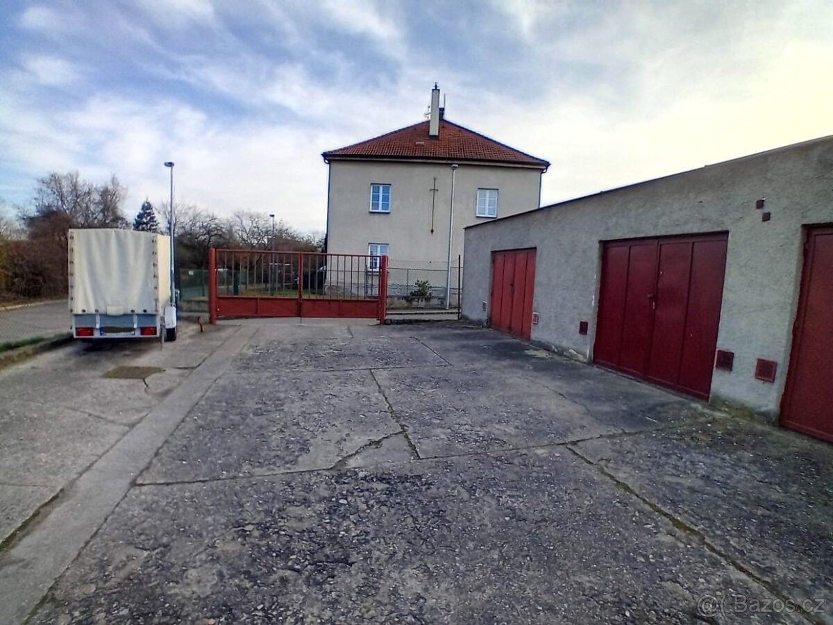 Garáže, Praha, 141 00