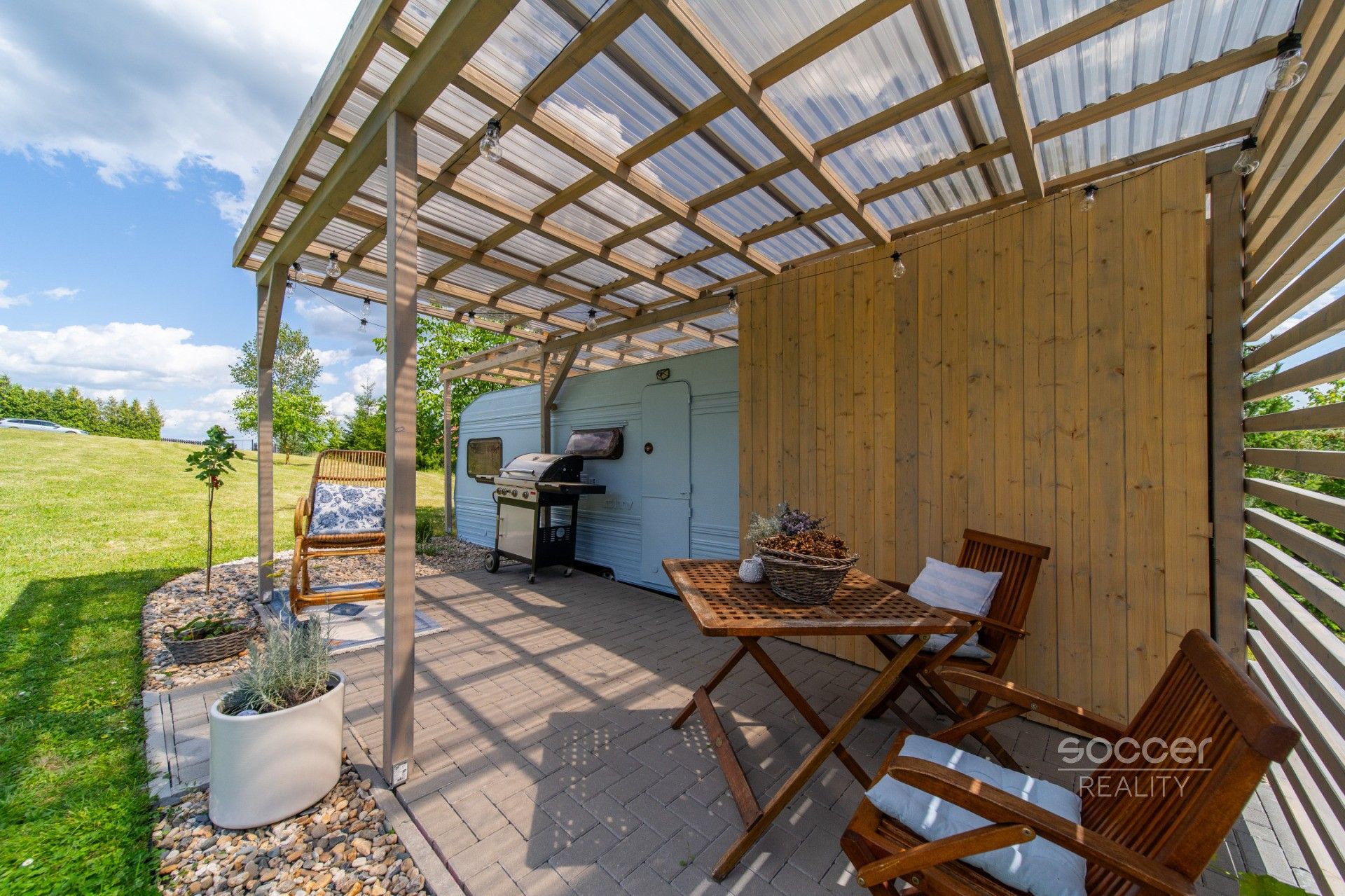 Chaty, Úherce, Dobrovice, 20 m²