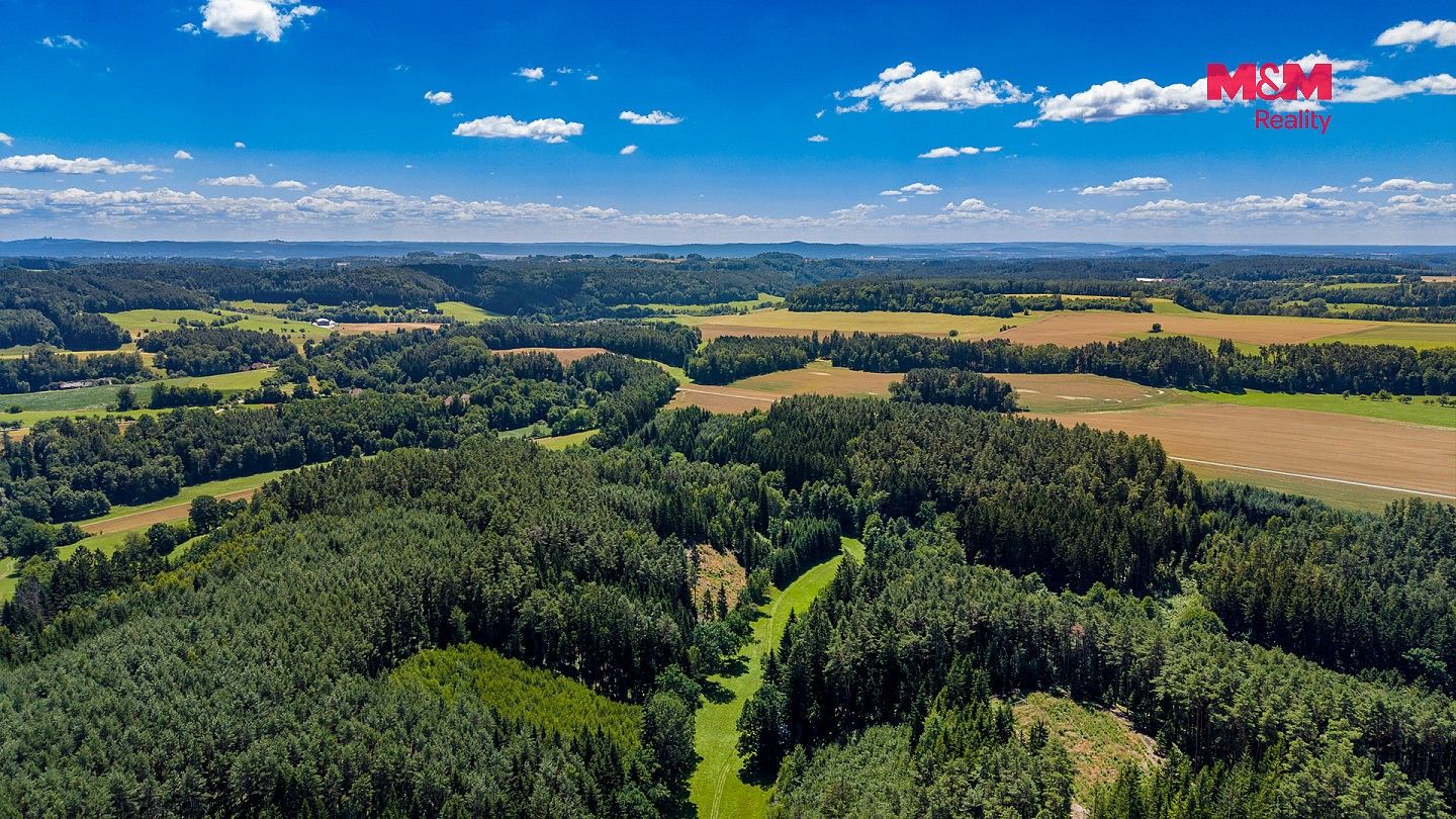 Les, 57 919 m²