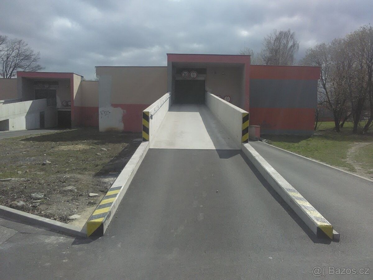 Garáže, Kladno, 272 01