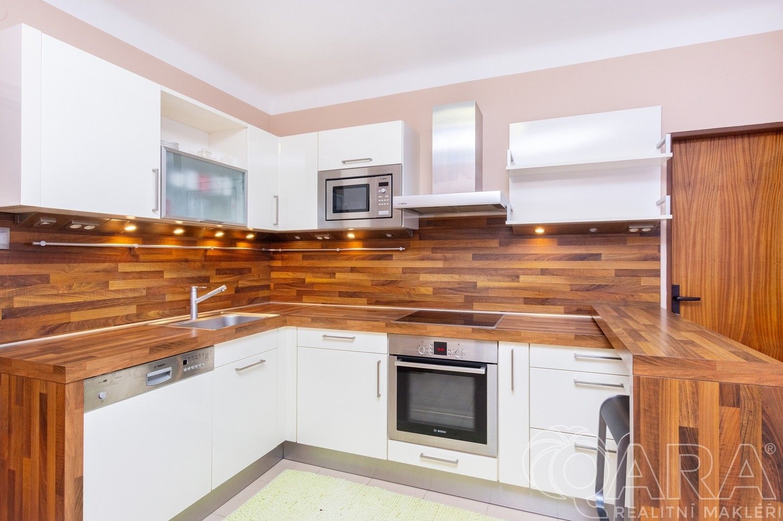 Pronájem rodinný dům - , Opařany, 147 m²