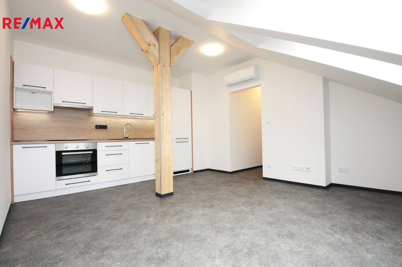 Pronájem byt 2+kk - Kmochova, Kolín, 44 m²