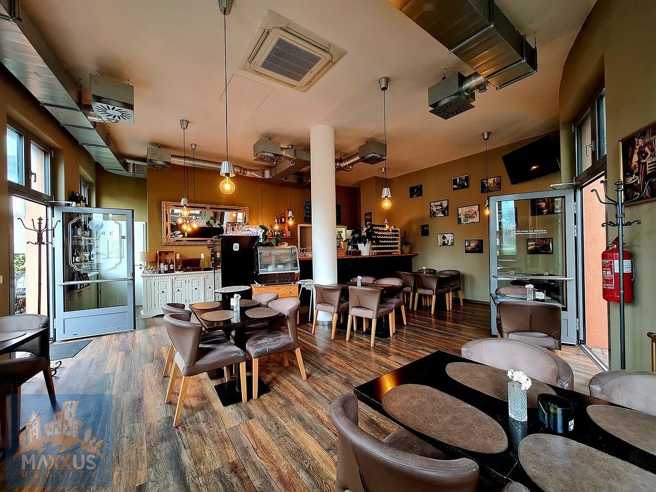 Restaurace, 82 m²