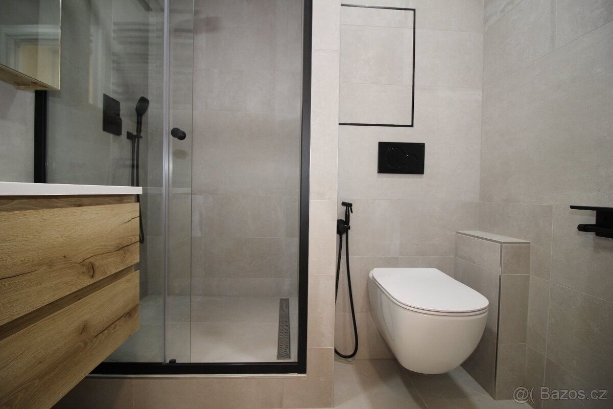 Byty, Průhonice, 252 43