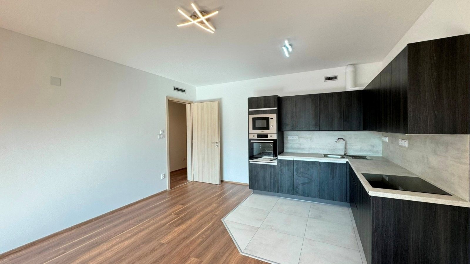 Pronájem byt 2+kk - nábřeží Závodu míru,Zelené Předměstí,Pardubice, 80 m²