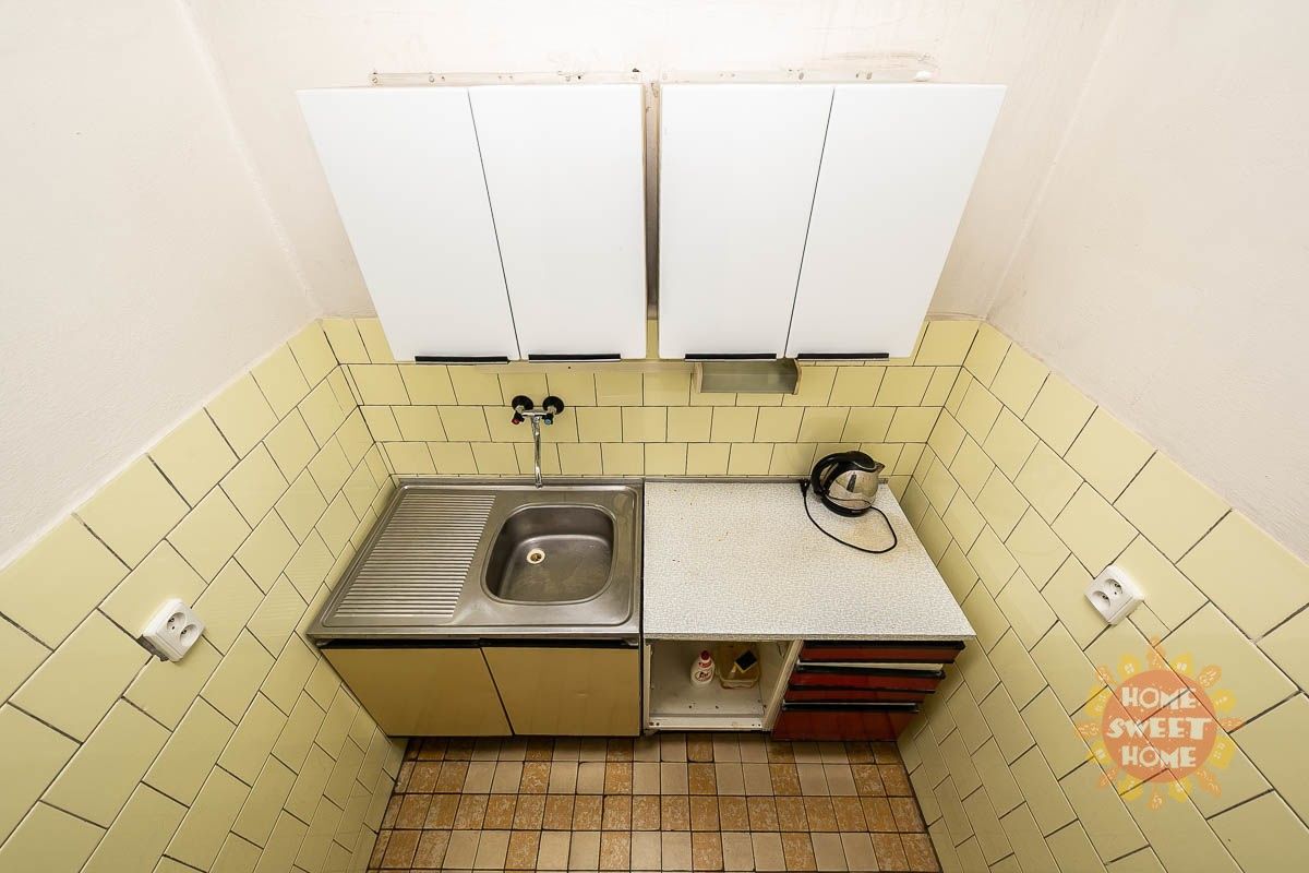 Pronájem kancelář - Petrohradská 216, Praha Vršovice, 22 m² - 2
