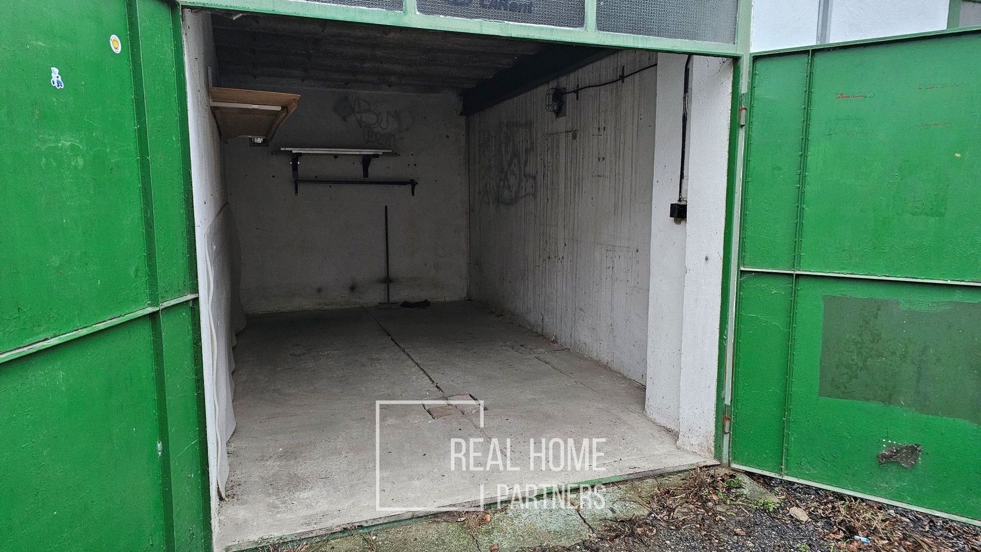 Pronájem garáž - Spojka, Brno, 15 m²