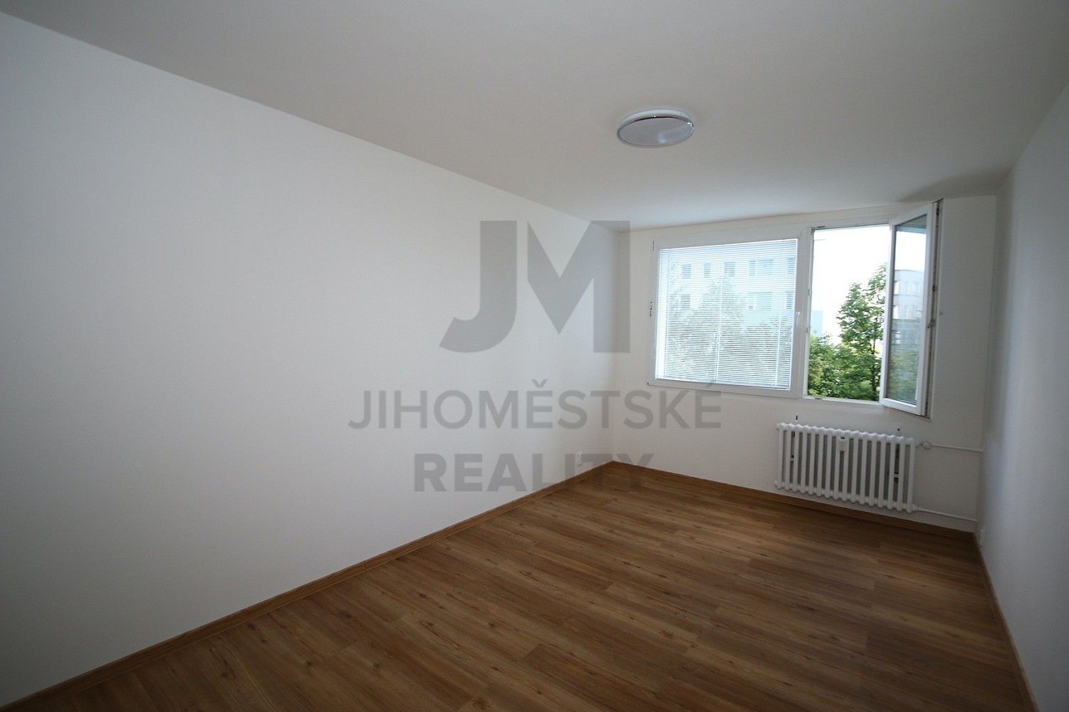 Byt 2+kk · 42 m² · Praha - Háje, okres Praha 11, Hlavní město Praha - 3