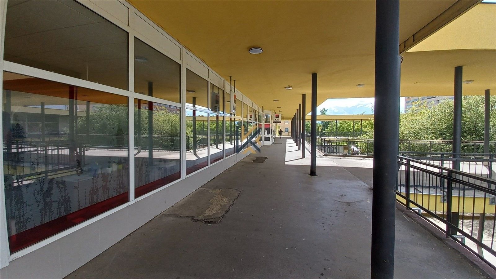 Pronájem obchodní prostory - Novodvorská, Praha, 292 m²