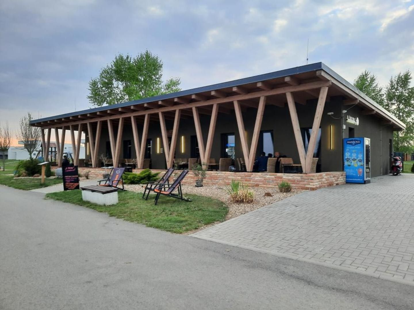 Restaurace, Pasohlávky, 407 m² - 1