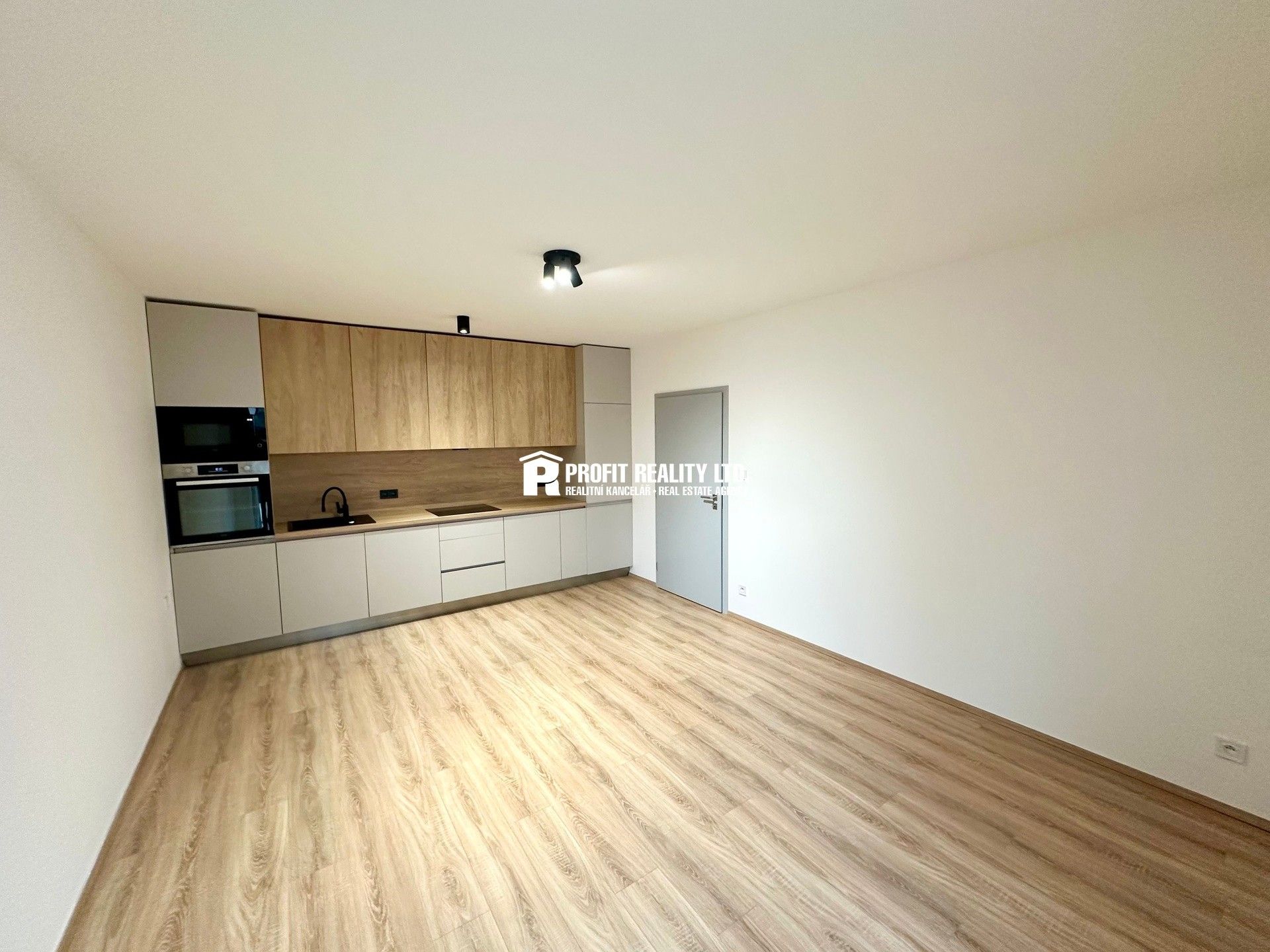 Pronájem byt 2+kk - Na Dražkách, Beroun, 47 m²
