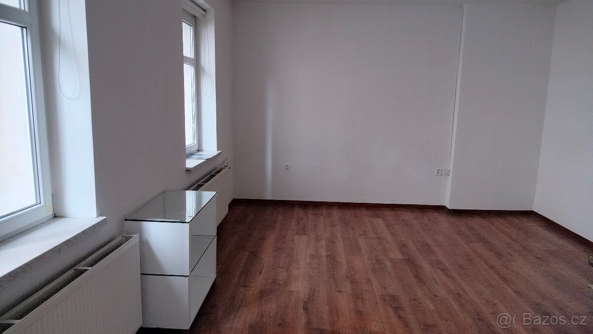 Byt 4+1 · 150 m² · Karlovy Vary, 360 01 - 3