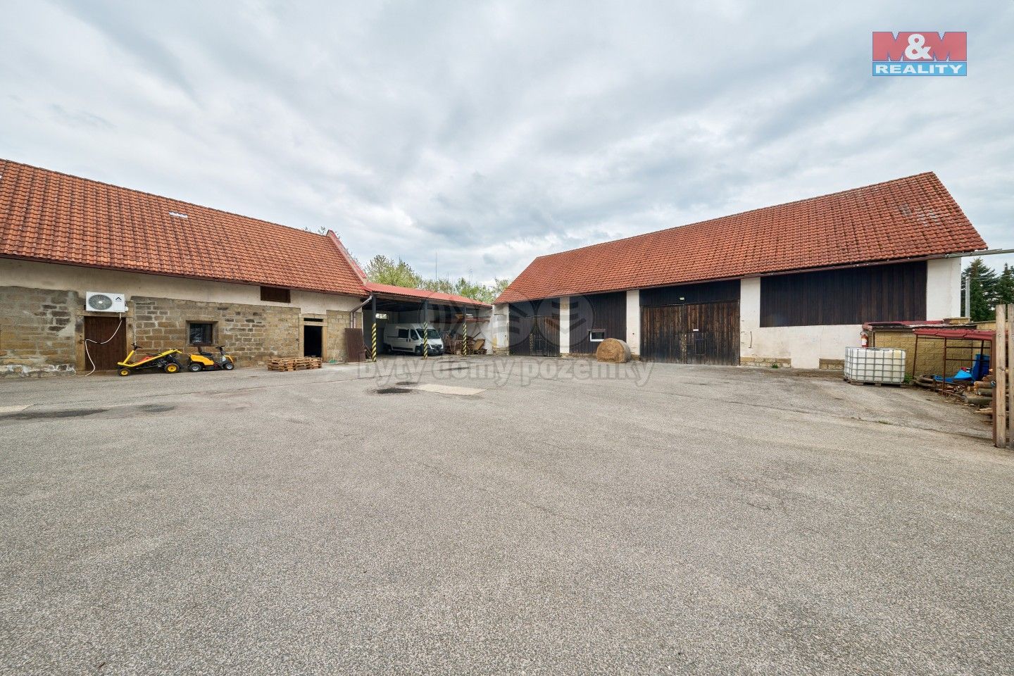 Prodej výrobní prostory - Dubenec, 453 m²