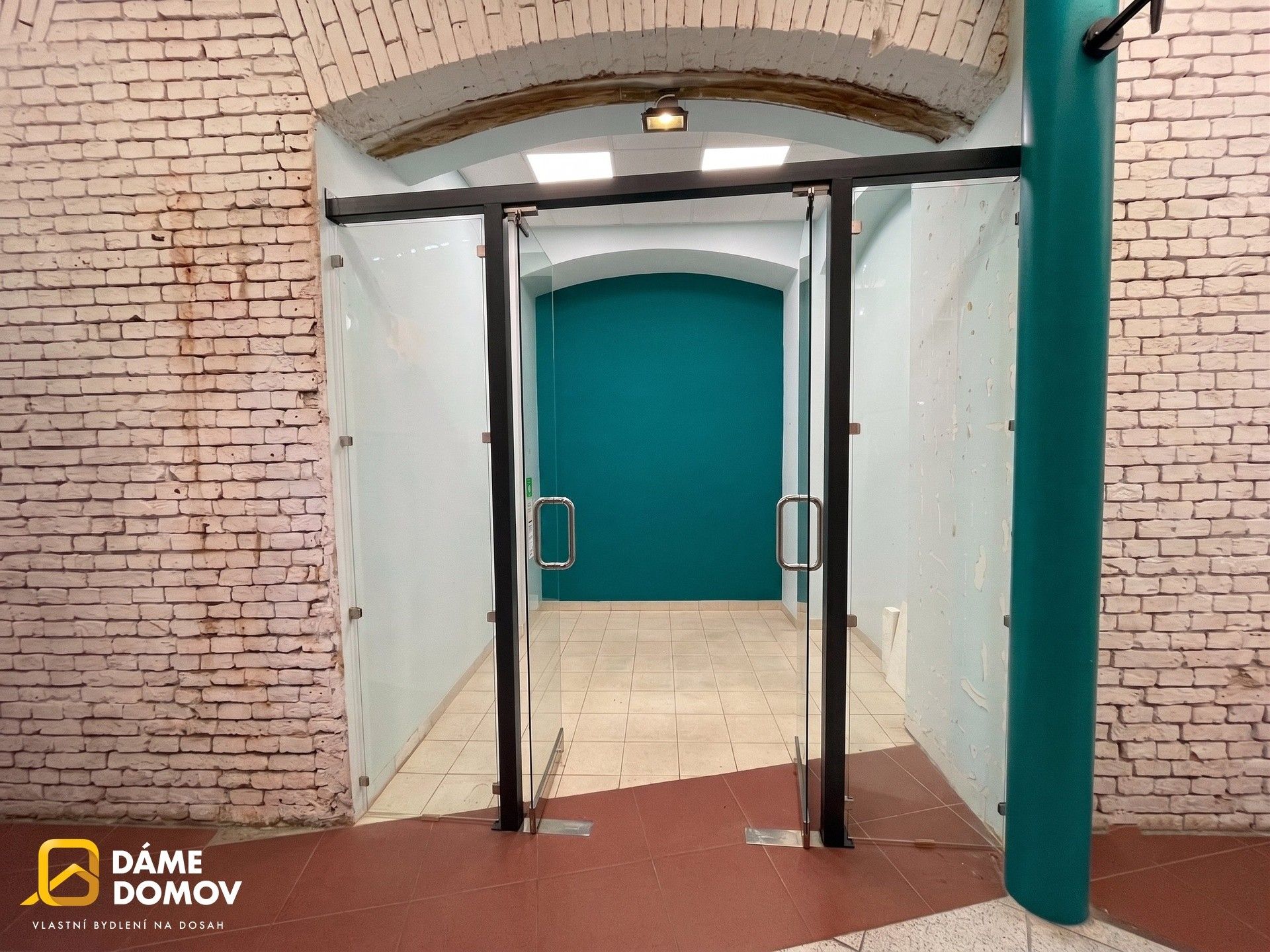 Pronájem obchodní prostory - Masarykovo nám., Hodonín, 10 m² - 5