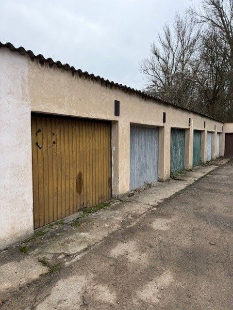 Garáže, Praha, 164 00