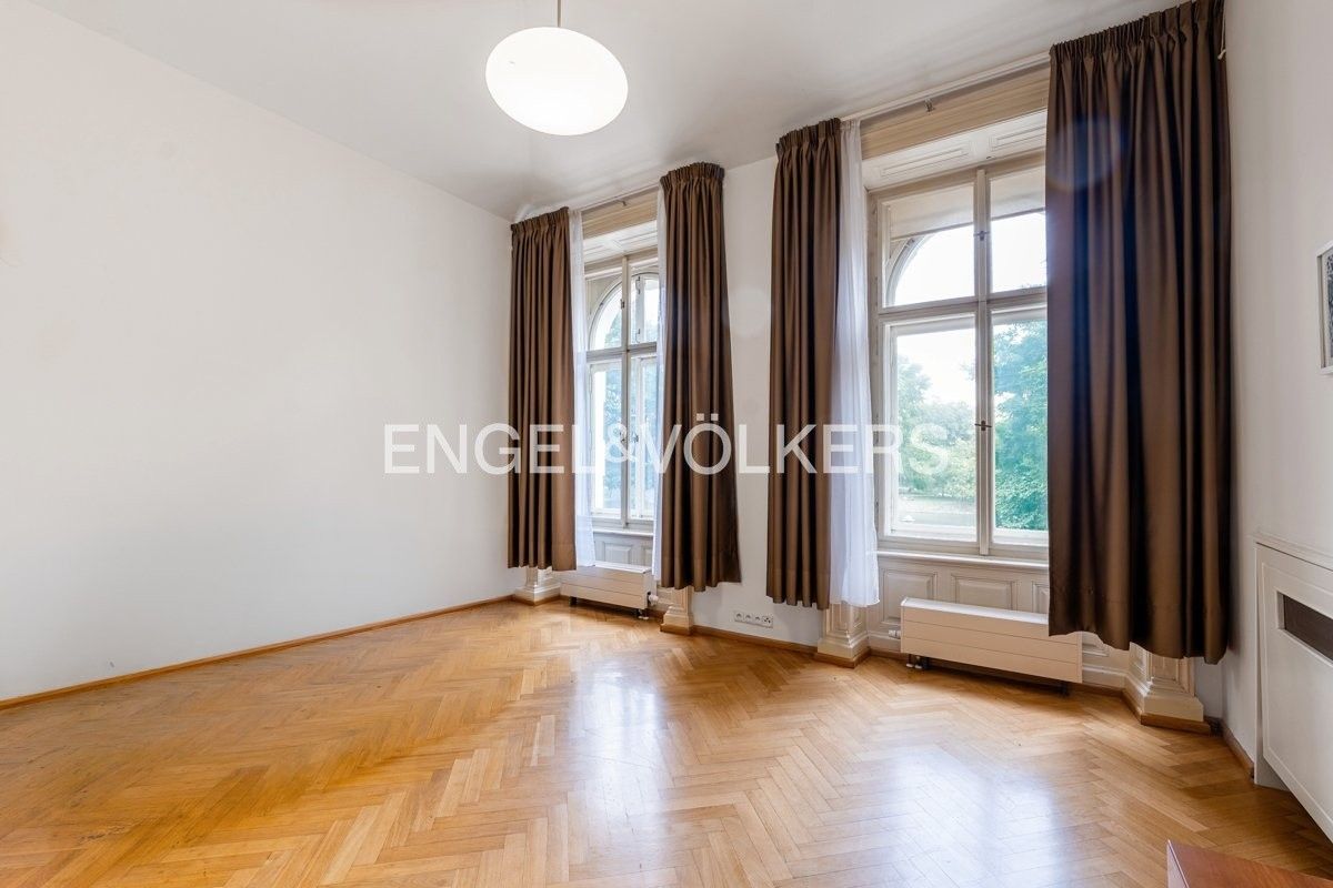 3+1, Janáčkovo nábřeží 138, Praha Malá Strana, 115 m² - 1