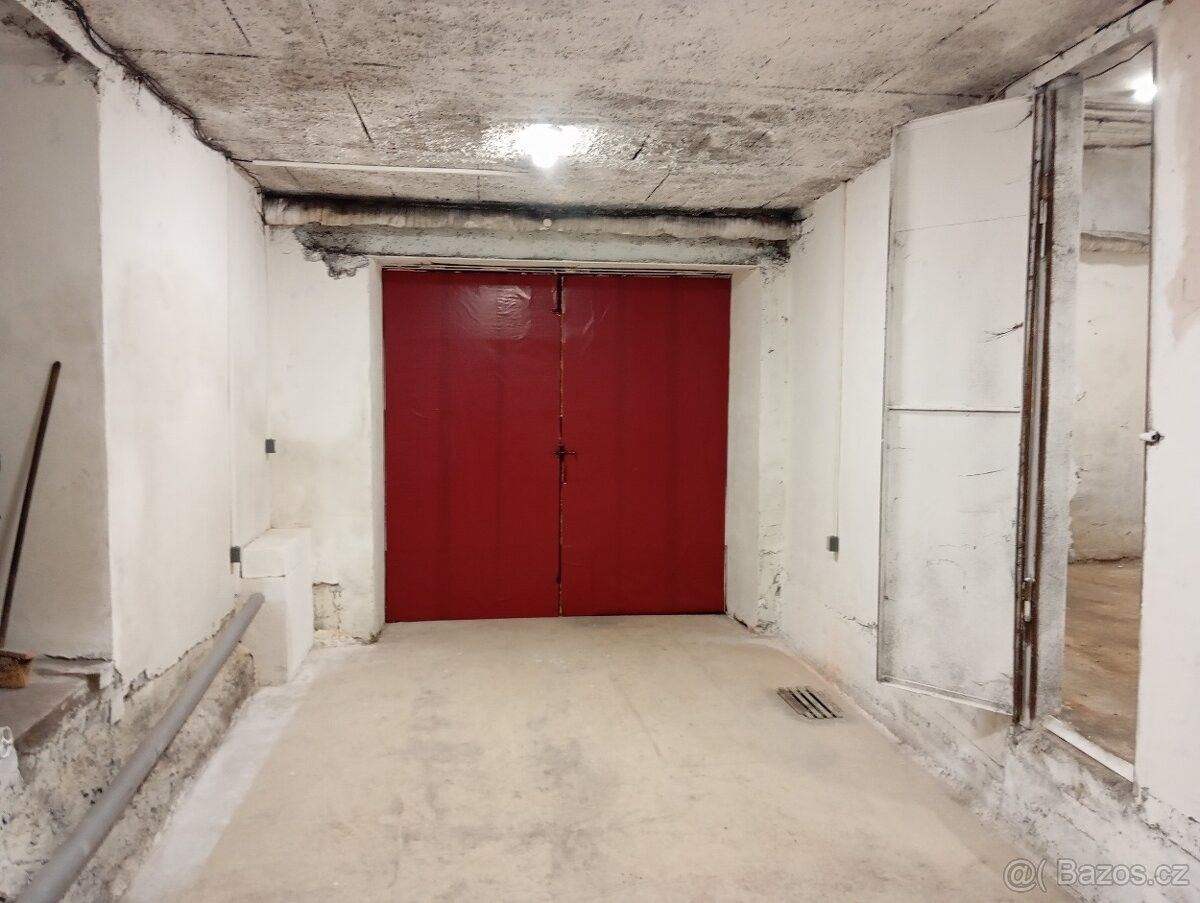 Pronájem garáž - Dolní Dobrouč, 561 02